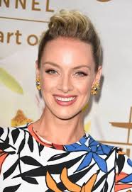 Sylvester Stallone substituído pela atriz Lily James na próxima  reinicialização clássica dos anos 90...  https://coveredgeekly.com/sylvester-stallone-replaced-by-lily-james-in-cliffhanger-reboot/