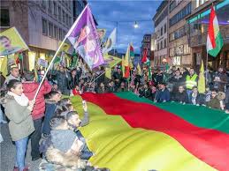 This is the former flag of the pkk. Leserfrage Wann Durfen Demonstranten Bilder Des Pkk Fuhrers Zeigen Pforzheim Pforzheimer Zeitung