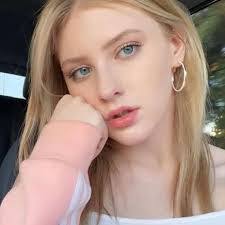 Melody Burgess's Instagram, Twitter & Facebook