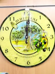 Horloge Theme Huile D Olive Provence Souvenirs Et Idees Cadeaux De Provence Par Boutique Grenadine Grenadine Souvenirs Provencaux