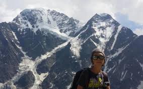 Check spelling or type a new query. Un Roman Este Cel Mai TanÄƒr Alpinist Care A Ajuns Pe Cel Mai Inalt Varf Din Europa Ziarul Romanesc Uk È™tiri Pentru Romanii Din Marea Britanie