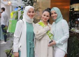 Maybe you would like to learn more about one of these? Saya Tak Memandang Status Atau Darjat Kita Semua Sama Ym Tengku Datin Sri Zawyah Komedi Media