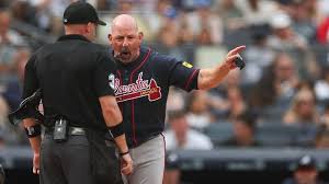 Braves manager Weiss tossed for arguing balk call against Sale