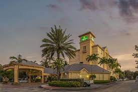 Group hotel rates (9+ rooms) get competing quotes for free and save up to 70% on group rates for weddings, meetings, sports teams and other events. La Quinta By Wyndham Miami Airport West Miami Aktualisierte Preise Fur 2021