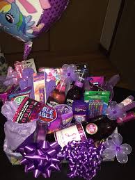 21st Birthday Gifts For 21 Year Old Female Purple Themed 21st Birthday Gift Basket For A Female 21st Birthday Gift Baskets Diy Birthday Gifts Themed Gift Baskets