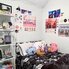 Cara menghias kamar tidur selanjutnya ialah mengatur pencahayaan. 8 Dekorasi Kamar Untuk Fans Bts Bakal Kece Walau Cuma Pakai Poster