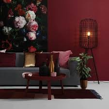 1001 Ideen Zum Thema Welche Farbe Passt Zu Rot Roten Wande Wandfarbe Rot Graues Sofa