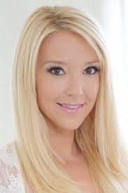 Laura Bentley's Instagram, Twitter & Facebook