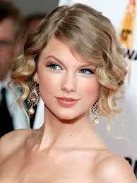 Chiar daca ai parul mediu, incearca o coafura noua in fiecare zi. Coafuri Simple Pentru Nunta Par Scurt CÄƒutare Google Short Wedding Hair Hair Styles Short Hair Updo