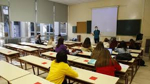 Es al adiós a las clases presenciales en la facultad por el coronavirus. Coronavirus Universidad Los Universitarios De Granada Perderan Solo Siete Dias De Clases Presenciales
