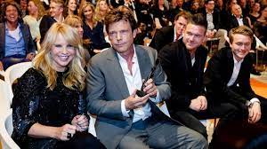 Zakenblad quote schat het vermogen van john de mol op 2,7 miljard euro. Vermogen Johnny De Mol