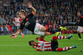 Luke shaw suffers horror injury as manchester united defender. Luke Shaw Injury A Reminder That One Foul Can Shatter A Career The New York Times