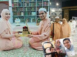 Dai nik farhan isteri kedua. Dai Farhan Cerai Isteri Pertama Berbulan Madu Dengan Isteri Kaabah Di China Sentiasa Panas