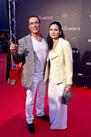 Yeung ist vater dreier kinder. Jean Claude Van Damme Zum Funften Mal Geschieden