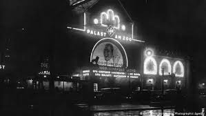 Ein besonderes stück berlin zu dem denkmalgeschützten areal bikini berlin gehören neben dem bikinihaus gegenüber der. Wie Das Berliner Kino Ufa Palast Filmgeschichte Schrieb Filme Dw 17 09 2019
