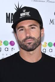 Caitlyn spilling the tea show that not much is known about the Jenner side,  so I wanted to give a s/o Kendall and Kylie other 4 siblings. Details in  caption (Hide the