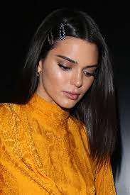 5 Hair Clips Like Kendall Jenner S That Could Save Any Bad Hair Day Kendall Jenner Hair Clip Hairstyles Jenner Hair