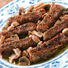 Cucinando la salsiccia con un po 'di liquido in realtà aiuta la salsiccia a scaldare più uniformemente perché il vapore riscalda tutti i lati della salsiccia. Salsiccia E Funghi In Padella Aia Food