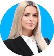 Laura Benzinger's Instagram, Twitter & Facebook