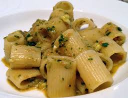 Pomodoro means 'tomato' in italian. Pasta Pesto Al Pomodoro E Bufala