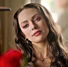 Aurora in Hope's body 4x09