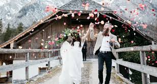 So beginnt eure trauung ganz stimmungsvoll. Hochzeitslieder Fur Den Auszug 10 Coole Alternativen Fur Eure Hochzeit