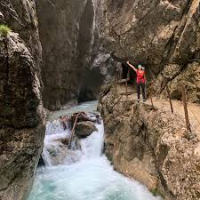 Weitere auskünfte von der höllentalhütte unter telefon: Hollentalklamm Spektakulare Schlucht Vor Der Zugspitze Home Of Travel