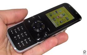 Sony Ericsson F305 - games and music ...