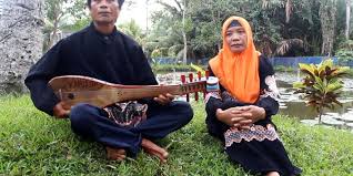 Gurindam hanya terdiri dari dua baris, tidak lebih pada tiap baitnya. Ciri Ciri Puisi Rakyat Pantun Gurindam Syair Halaman All Kompas Com