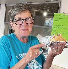 Robin Manes's Instagram, Twitter & Facebook