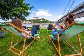 Ke kráse a jedinečnosti této pláže přispívá i jezero, které pláž obklopuje z pevninské strany a jehož voda se vlévá. Plaz Pod Ufom Home Bratislava Slovakia Menu Prices Restaurant Reviews Facebook