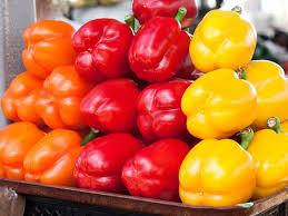 It is made of a combination of dried peppers from the capsicum annum family, which include both sweet and hot peppers. Paprika Heilpflanze