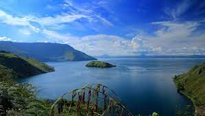 Danau Toba Adalah Danau Alami Berukuran Besar Di Indonesia Yang Berada Di Kaldera Gunung Supervulkan Danau Ini Memiliki Panjang 100 Kil Danau Toba Danau Pulau