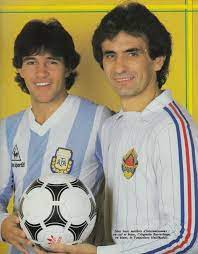 Tu y trouveras tous les clubs qu'il a entraînés et ceux pour lesquels il a joué. Jorge Burruchaga Et Vahid Halilhodzic Argentina Football Team Argentina Football Football