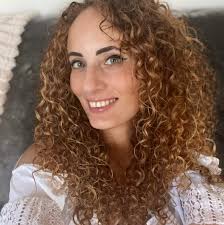 This woman met up with strangers