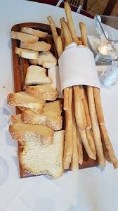 Volete dei grissini buonissimi, leggeri, croccanti e facili e veloci da fare? Il Pane E I Grissini Fatti In Casa Picture Of Franz Formigliana Tripadvisor
