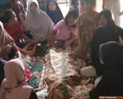 Surau warga asing dibina sendiri untuk tunaikan solat jumaat 13 jan 2018. Seorang Pemuda Ditemukan Gantung Diri Di Pohon Duku Di Koto Baru Dharmasraya Berita Minang