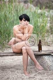 Frau nackt mit zigarette