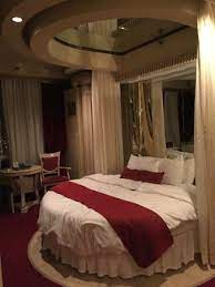 This solution provides soft light during those romantic times and functionally bright light for the rest of the time. Romantic Round Bed And Mirrored Everything Picture Of Fantasyland Hotel Resort Edmonton Tripadvisor