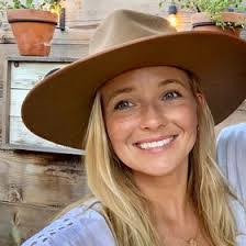 Katie Newell's Instagram, Twitter & Facebook