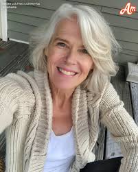 MI ESPOSO INSISTIÓ EN QUE VIVIÉRAMOS SEPARADOS POR UN MES — LUEGO MI VECINA  ME LLAMÓ DICIENDO: "VUELVE RÁPIDO A CASA. ¡HAY UNA MUJER EN TU HABITACIÓN!"  Cuando Derek sugirió que viviéramos