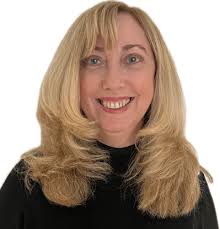 Mary Hutchins's Instagram, Twitter & Facebook