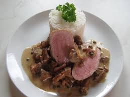 Rosa Gebratenes Schweinefilet Mit Pfifferling Pfefferrahmsauce Rezept Rezept Schweine Filet Schweinefilet Pfifferlinge