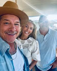 What's this?? Oh just a casual photo of me and two of my VERY best friends  😌 …. definitely not a bribe of any kind! No no, I would never….  #pleasepickus #teamty #