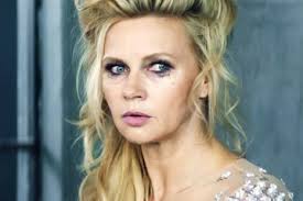 Seit september 2020 ist christine rose das neue gesicht im bayern 1 team. Veronica Ferres Sturzt Als Schlagerkonigin Ab Im Unter Deutschen Betten Trailer