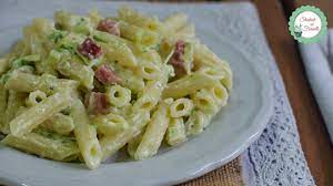 La pasta zucchine e pomodorini è un primo piatto facile e veloce, ideale per il pranzo e la cena di ogni giorno. Pasta Cremosa Zucchine E Prosciutto Velocissima Youtube