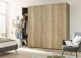 Bums out, nip slips and costume rips: Perfect Wardrobe Perfect Day Hettich
