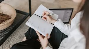 Perlu diketahui bahwa persuasi sendiri adalah kegiatan yang dilakukan dengan tujuan untuk mengajak atau pun membujuk seseorang agar. Kalimat Persuasif Adalah Bentuk Ajakan Secara Damai Begini Penulisannya Lifestyle Fimela Com