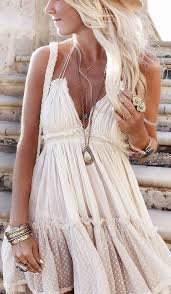Long Necklaces With Unique Pendants Are A Beautiful Way To Add A Handcrafted Vintage Vibe To Your Outfit Boho Fashion Fashion Cute Summer Dresses