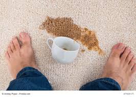 Bei empfindlichen kleidungsstücken aus seide oder wolle hilft es, trockenshampoo aus einigen zentimetern entfernung aus den rotweinfleck zu sprühen. Teeflecken Entfernen So Geht S Anleitung Und Tipps